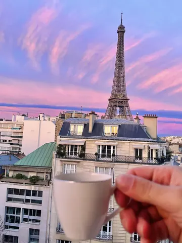 Café au balcon with Eiffel Tower view